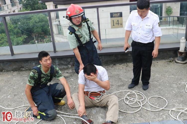 男子炒股亏3000万想跳楼:站楼顶喝茅台,让妻再打5000万 男子炒股亏3000万想跳楼:站楼顶喝茅台,让妻再打5000万